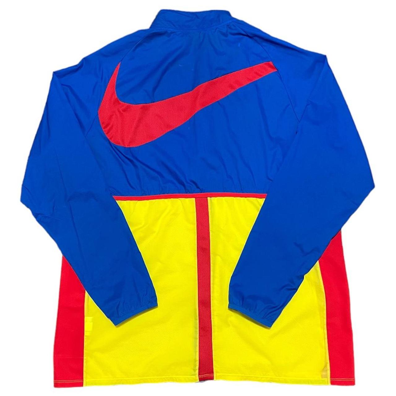 Chaqueta Nike Cortavientos de fútbol Dri Fit Academy Big Swoosh. Hombre