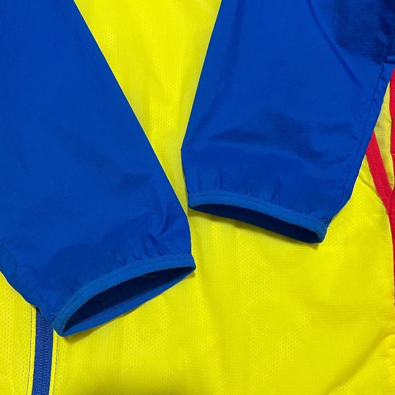 Chaqueta Nike Cortavientos de fútbol Dri Fit Academy Big Swoosh. Hombre