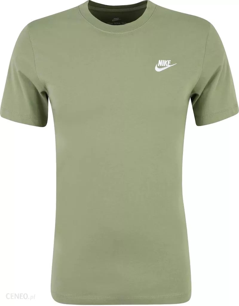 Camiseta Nike Club. Hombre