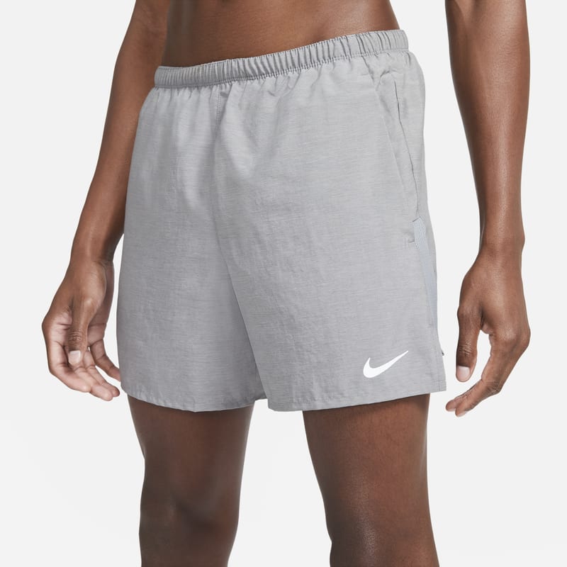 Pantaloneta Nike Challenger 5IN. Hombre