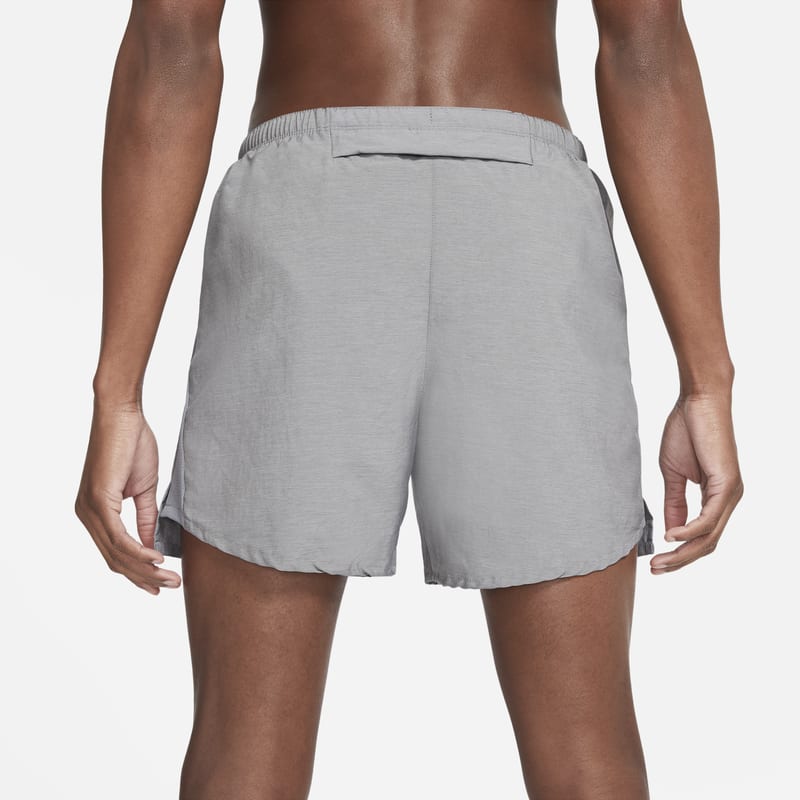 Pantaloneta Nike Challenger 5IN. Hombre