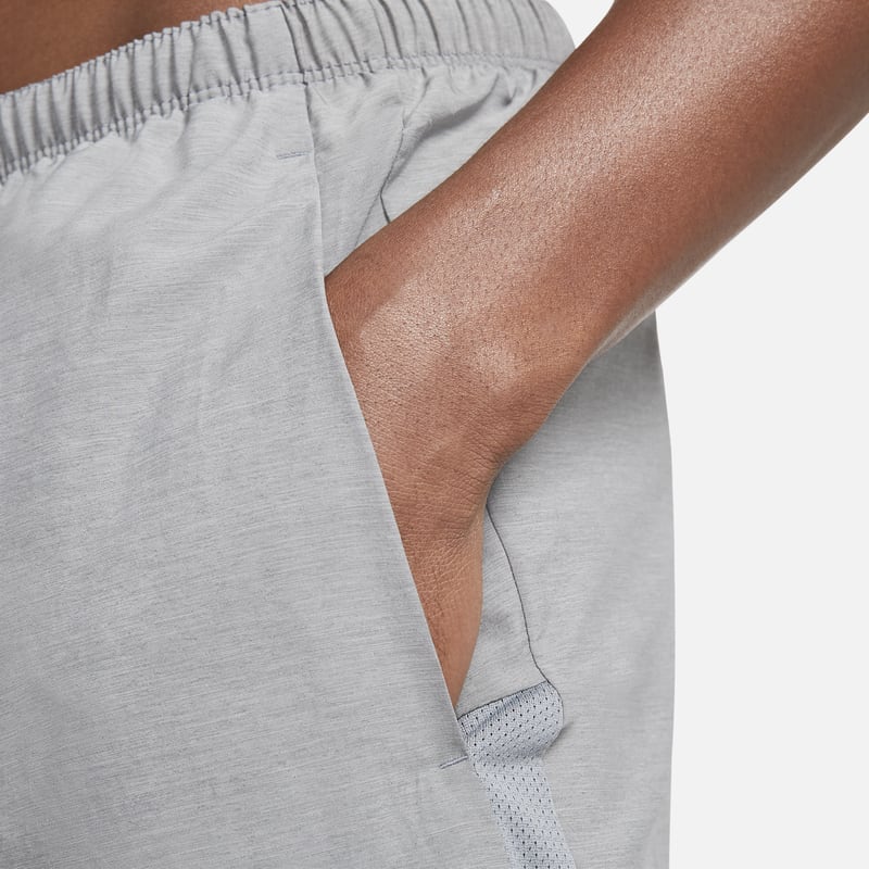Pantaloneta Nike Challenger 5IN. Hombre