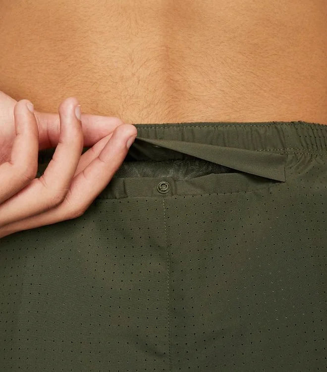 Pantaloneta Nike Verde Dri-Fit. Hombre