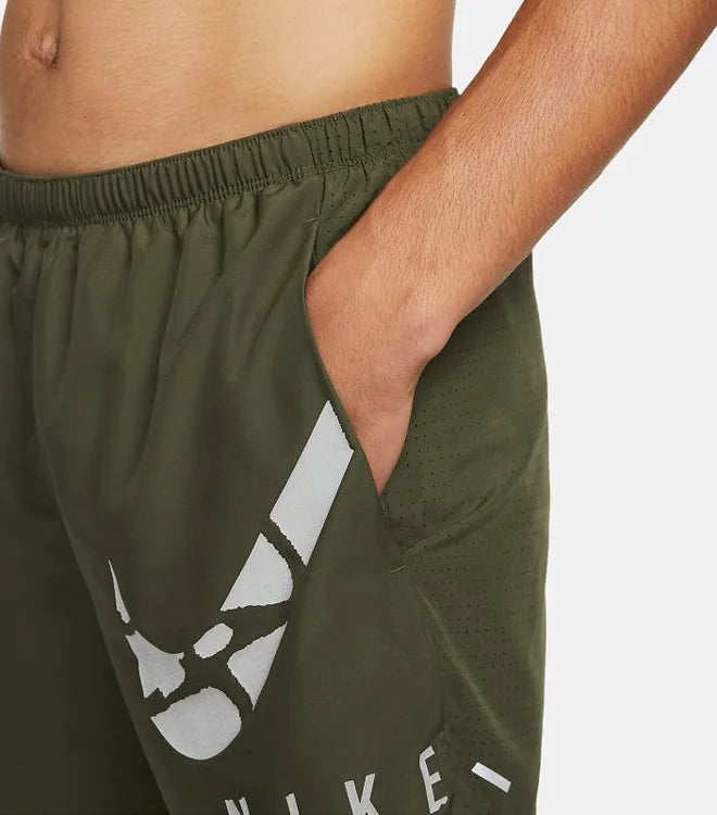Pantaloneta Nike Verde Dri-Fit. Hombre