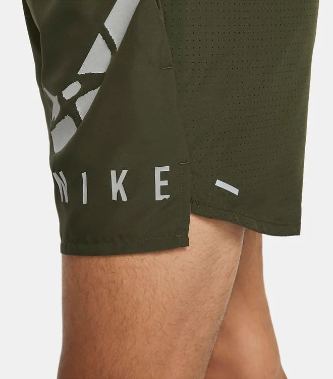 Pantaloneta Nike Verde Dri-Fit. Hombre