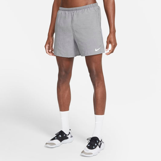 Pantaloneta Nike Challenger 5IN. Hombre