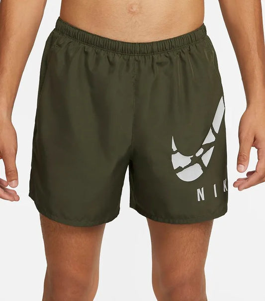 Pantaloneta Nike Verde Dri-Fit. Hombre